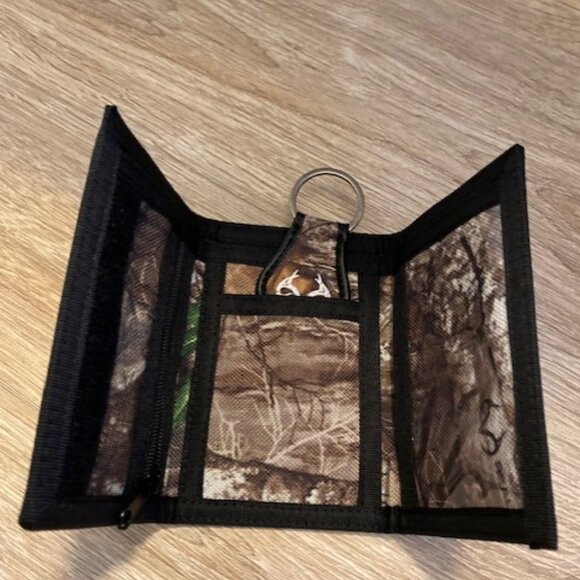 Realtree Trifold - Picture 2 of 7